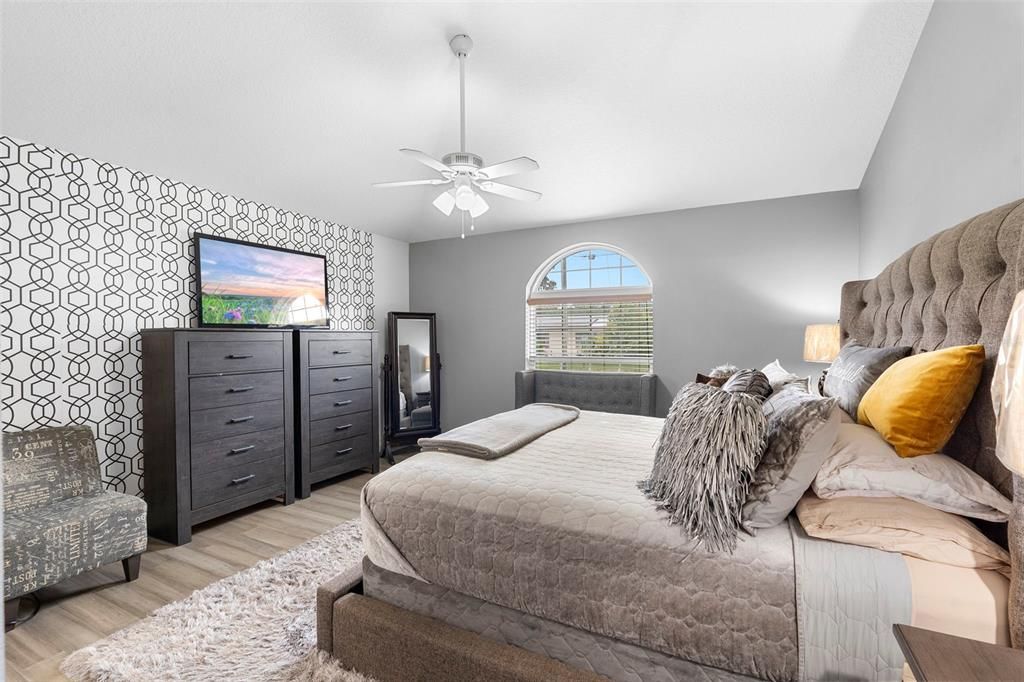 For Sale: $349,900 (3 beds, 2 baths, 1849 Square Feet)