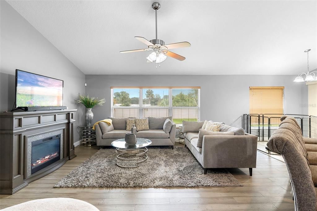 For Sale: $349,900 (3 beds, 2 baths, 1849 Square Feet)