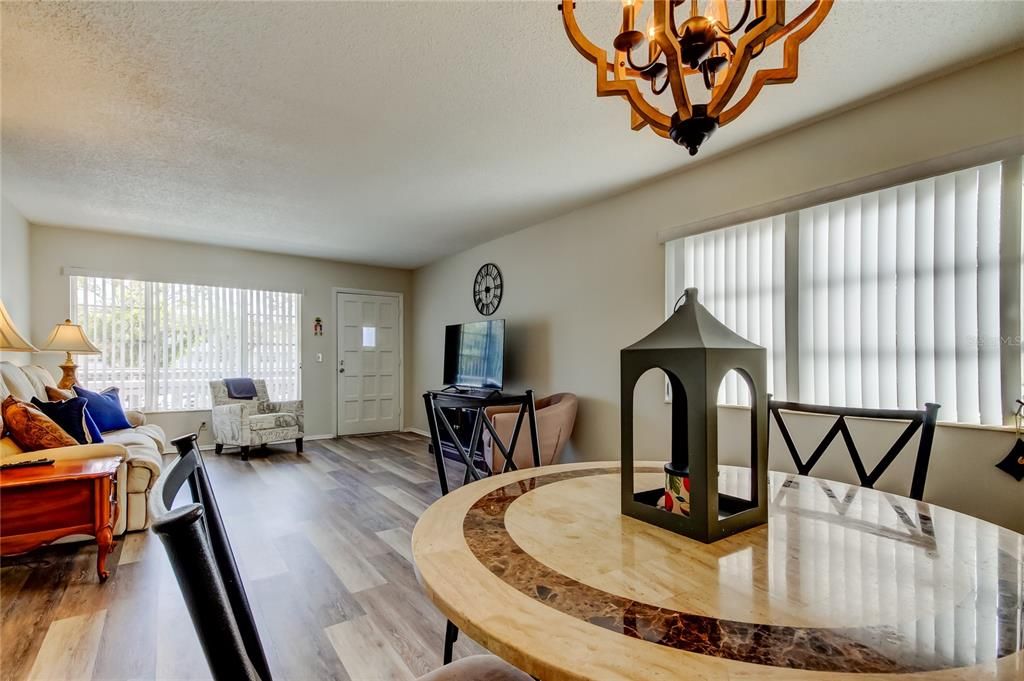 En Venta: $199,000 (2 camas, 2 baños, 1100 Pies cuadrados)