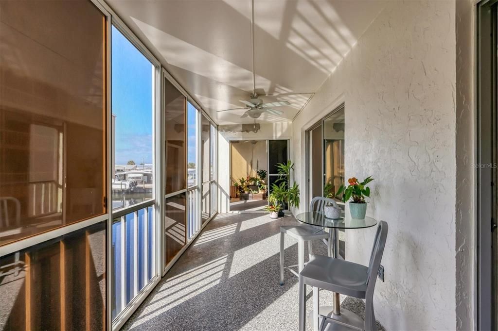 For Sale: $299,000 (2 beds, 2 baths, 1040 Square Feet)