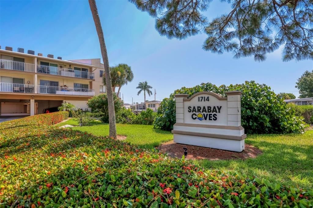 For Sale: $299,000 (2 beds, 2 baths, 1040 Square Feet)