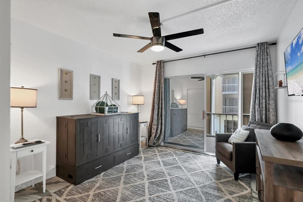 For Sale: $299,000 (2 beds, 2 baths, 1040 Square Feet)