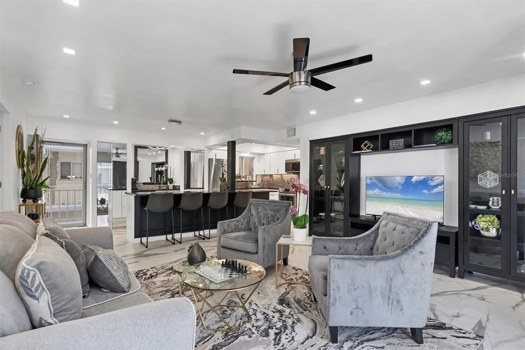 For Sale: $299,000 (2 beds, 2 baths, 1040 Square Feet)