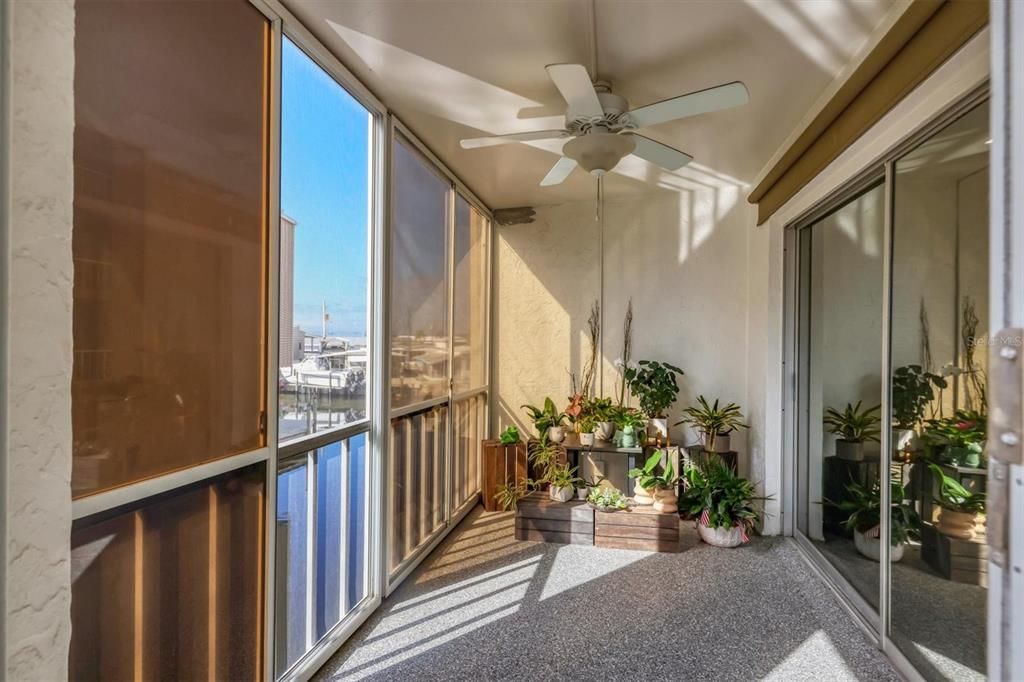 For Sale: $299,000 (2 beds, 2 baths, 1040 Square Feet)