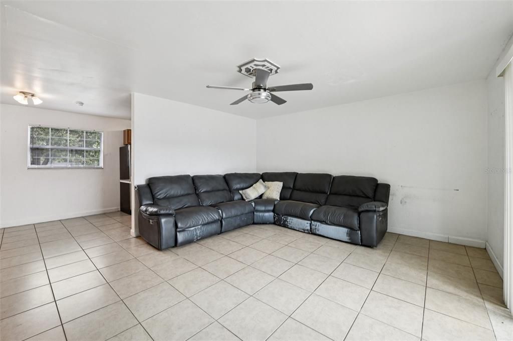 En Venta: $225,000 (3 camas, 1 baños, 1128 Pies cuadrados)