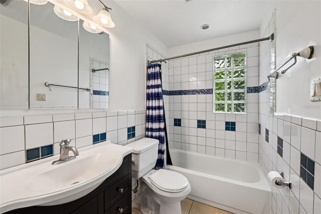 En Venta: $225,000 (3 camas, 1 baños, 1128 Pies cuadrados)