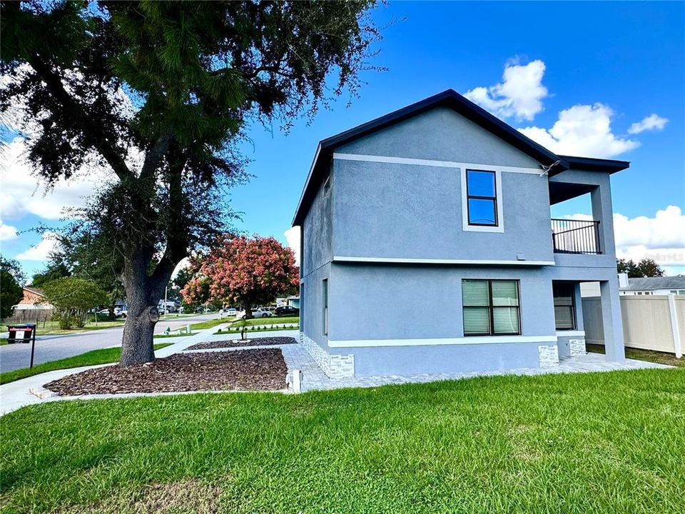 For Sale: $475,000 (3 beds, 2 baths, 1209 Square Feet)