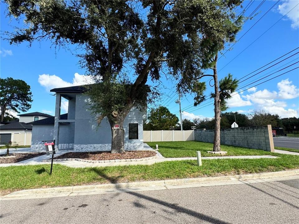 For Sale: $475,000 (3 beds, 2 baths, 1209 Square Feet)