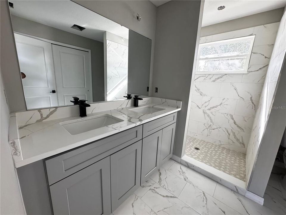 For Sale: $475,000 (3 beds, 2 baths, 1209 Square Feet)