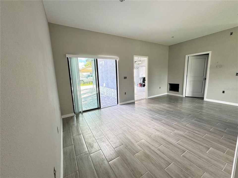 For Sale: $475,000 (3 beds, 2 baths, 1209 Square Feet)