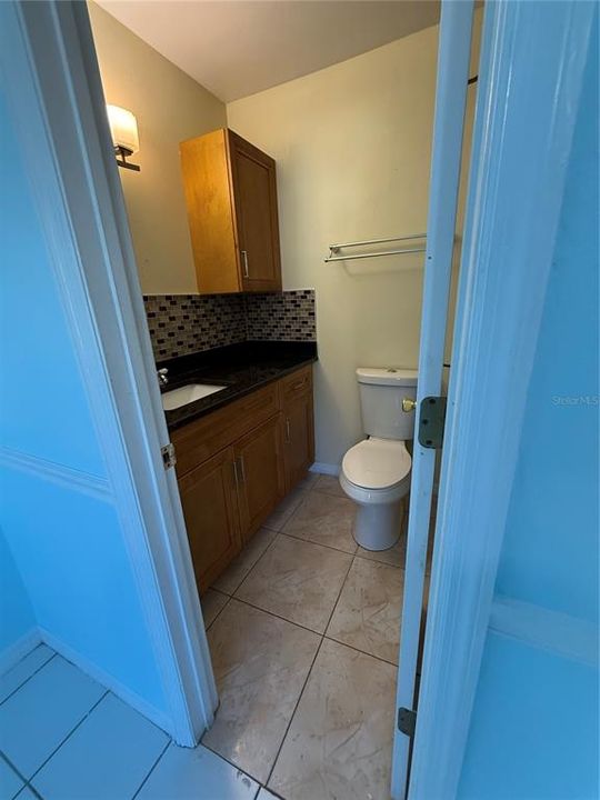 待售: $200,000 (2 贝兹, 2 浴室, 891 平方英尺)