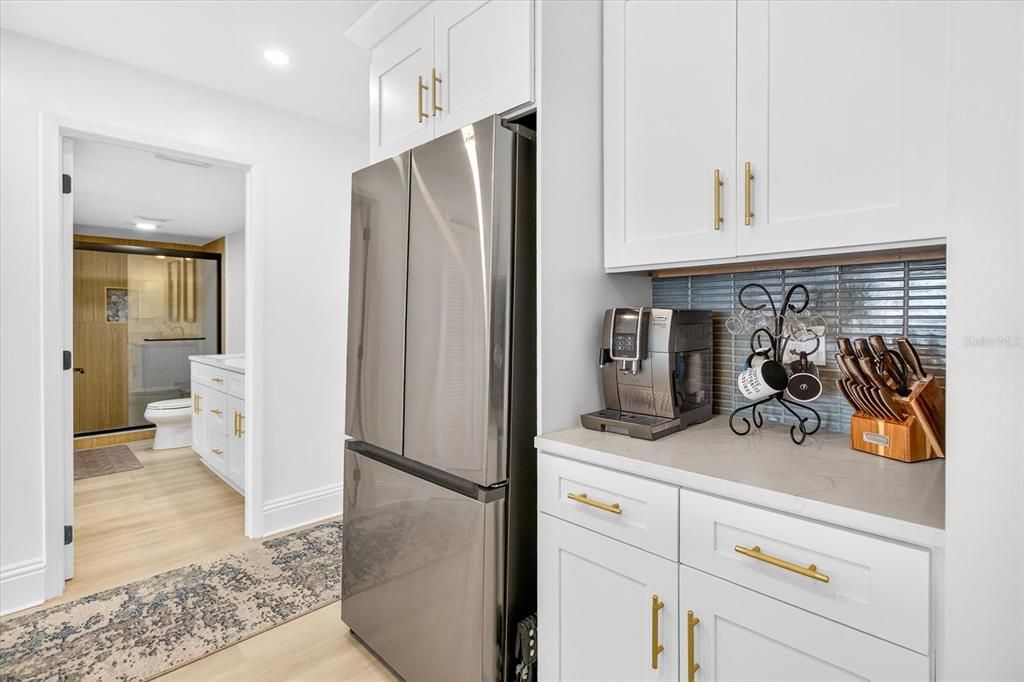 待售: $224,000 (1 贝兹, 1 浴室, 819 平方英尺)