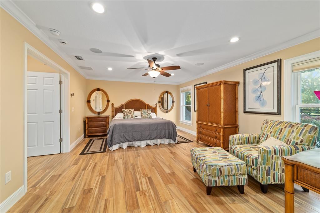 For Sale: $1,049,000 (3 beds, 3 baths, 3540 Square Feet)