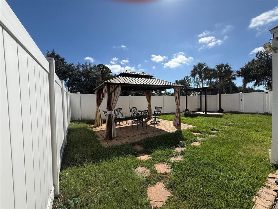 For Rent: $2,300 (2 beds, 2 baths, 1261 Square Feet)