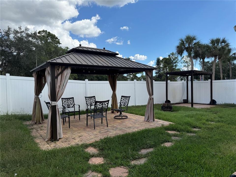 For Rent: $2,300 (2 beds, 2 baths, 1261 Square Feet)