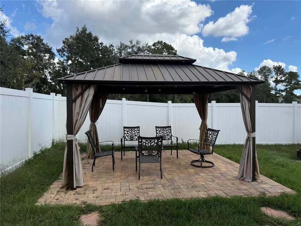 For Rent: $2,300 (2 beds, 2 baths, 1261 Square Feet)