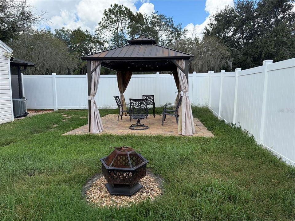 For Rent: $2,300 (2 beds, 2 baths, 1261 Square Feet)