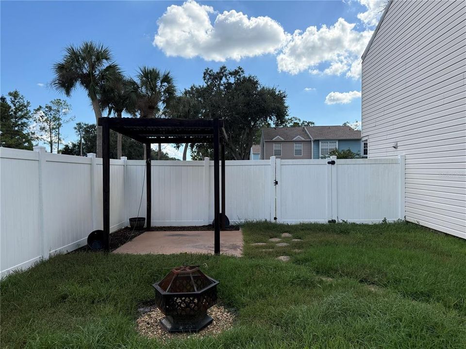 For Rent: $2,300 (2 beds, 2 baths, 1261 Square Feet)