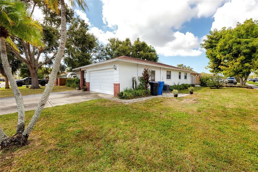 Active With Contract: $475,000 (3 beds, 2 baths, 2172 Square Feet)