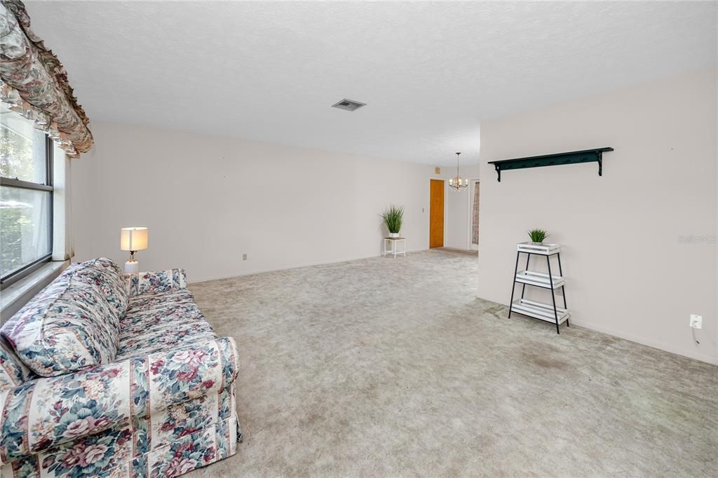 Active With Contract: $475,000 (3 beds, 2 baths, 2172 Square Feet)