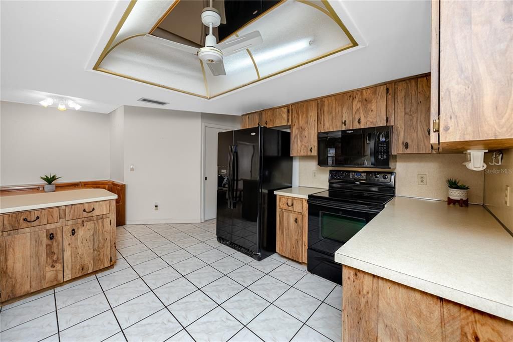 Active With Contract: $475,000 (3 beds, 2 baths, 2172 Square Feet)