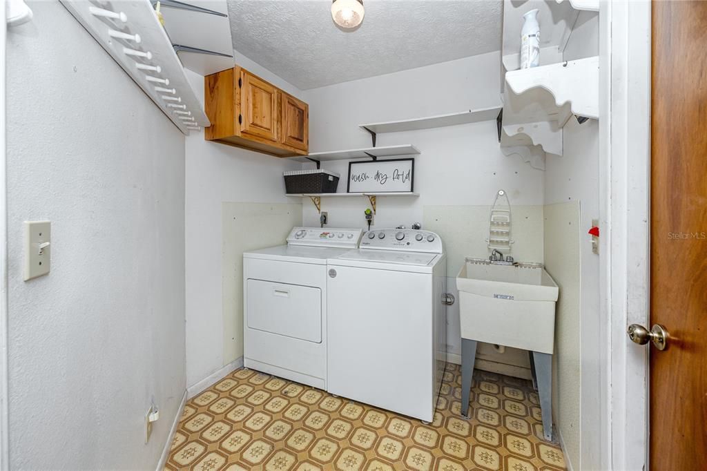 Active With Contract: $475,000 (3 beds, 2 baths, 2172 Square Feet)