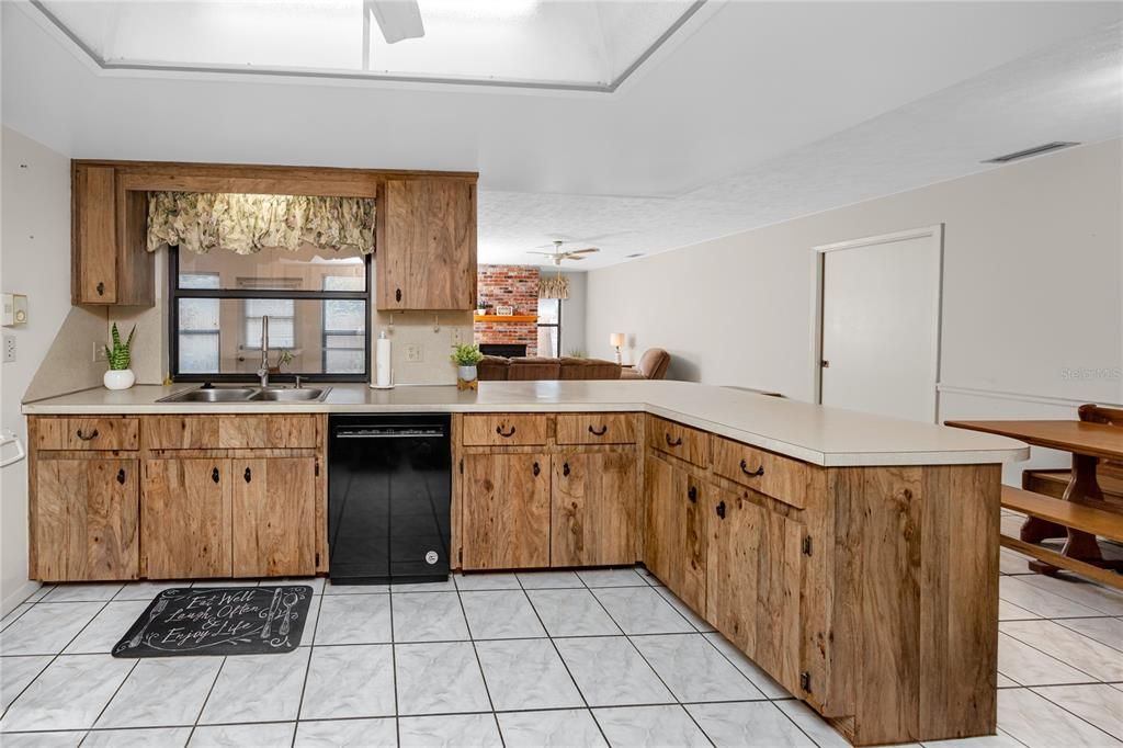 Active With Contract: $475,000 (3 beds, 2 baths, 2172 Square Feet)