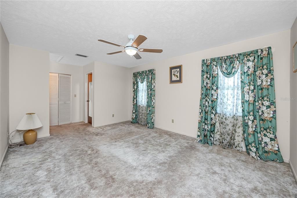 Active With Contract: $475,000 (3 beds, 2 baths, 2172 Square Feet)