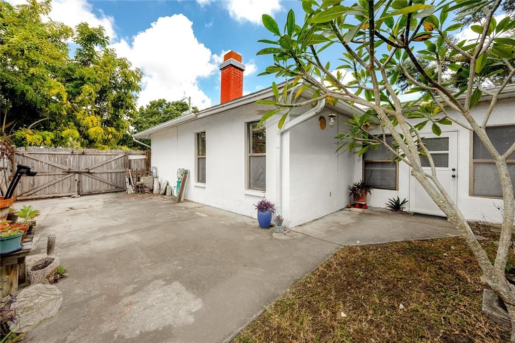 Active With Contract: $475,000 (3 beds, 2 baths, 2172 Square Feet)