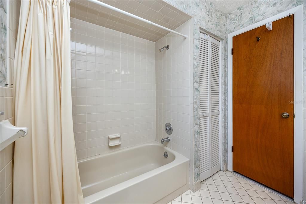 Active With Contract: $475,000 (3 beds, 2 baths, 2172 Square Feet)