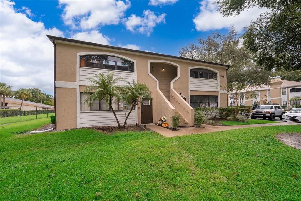 For Sale: $204,990 (2 beds, 2 baths, 889 Square Feet)