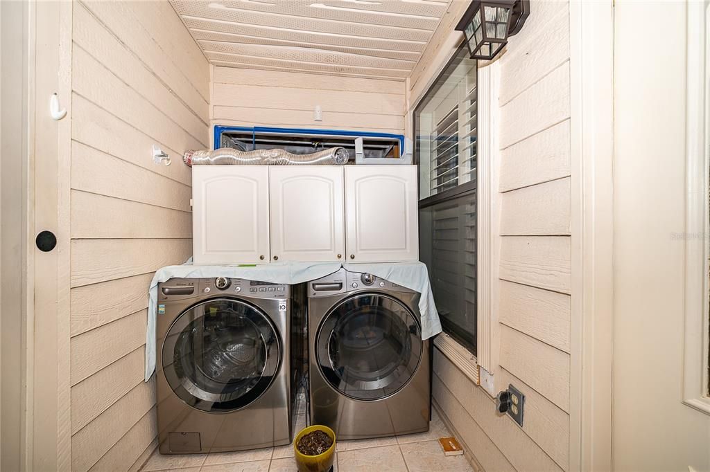 For Sale: $204,990 (2 beds, 2 baths, 889 Square Feet)