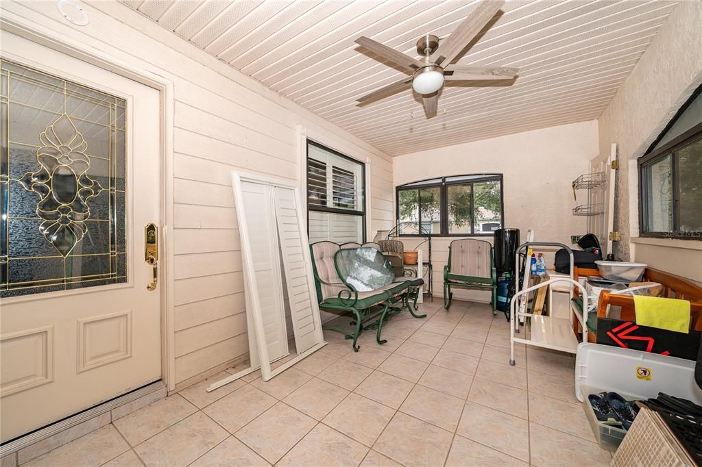 For Sale: $204,990 (2 beds, 2 baths, 889 Square Feet)