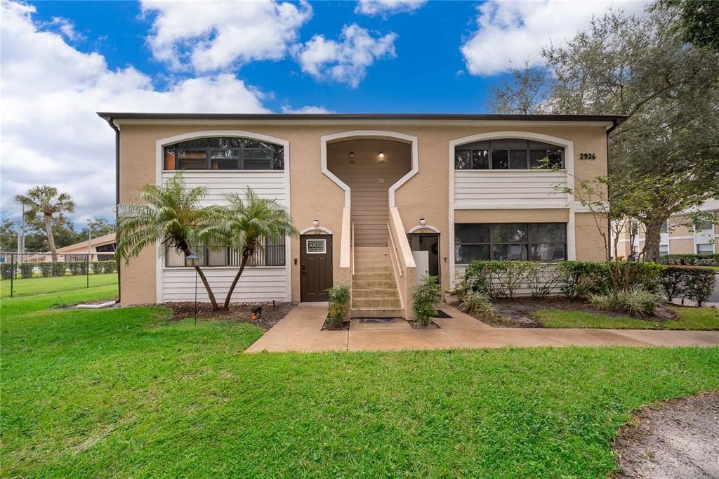 For Sale: $204,990 (2 beds, 2 baths, 889 Square Feet)