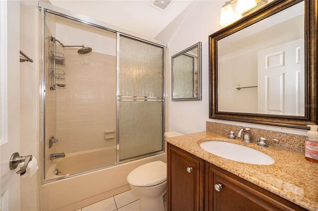 For Sale: $204,990 (2 beds, 2 baths, 889 Square Feet)