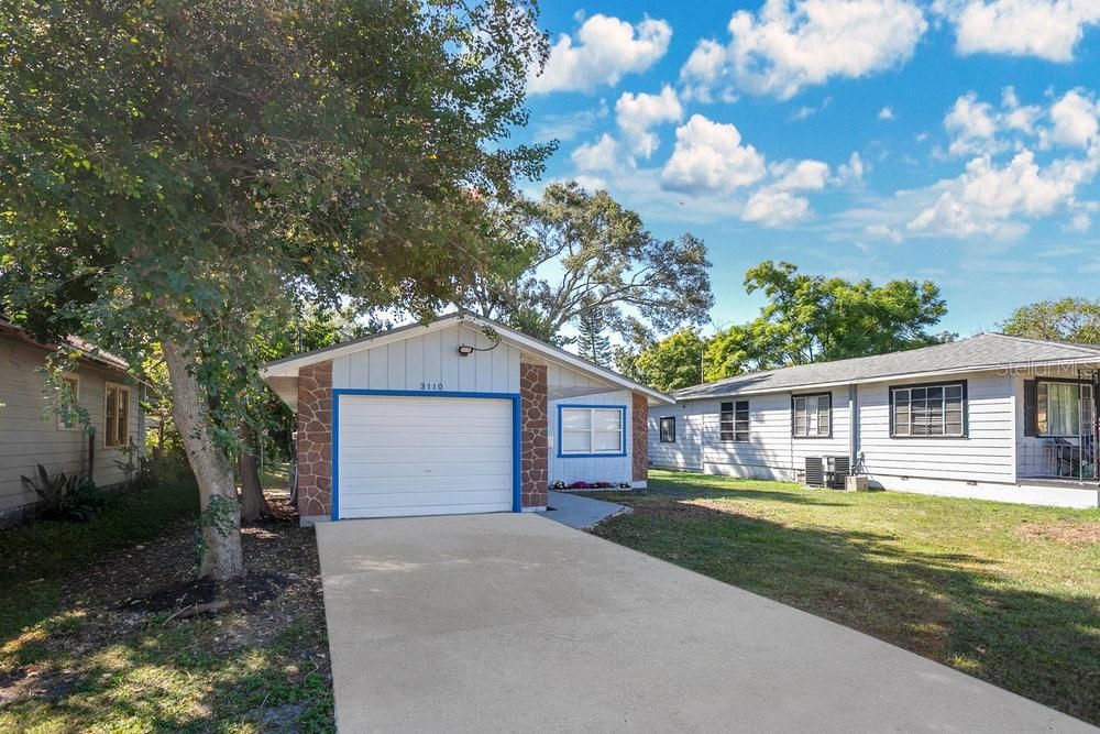 For Sale: $359,000 (2 beds, 1 baths, 908 Square Feet)