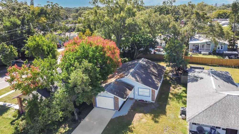 For Sale: $359,000 (2 beds, 1 baths, 908 Square Feet)