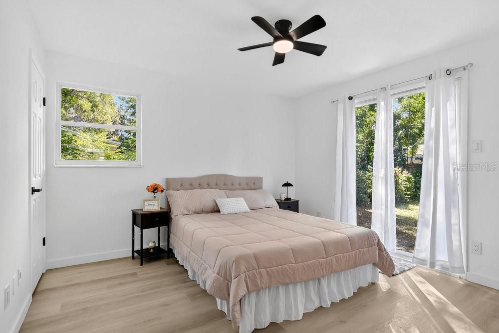 For Sale: $359,000 (2 beds, 1 baths, 908 Square Feet)