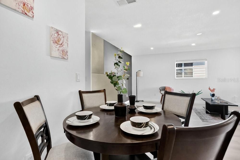 For Sale: $359,000 (2 beds, 1 baths, 908 Square Feet)