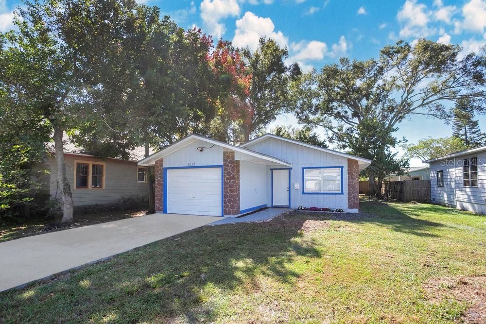 For Sale: $359,000 (2 beds, 1 baths, 908 Square Feet)