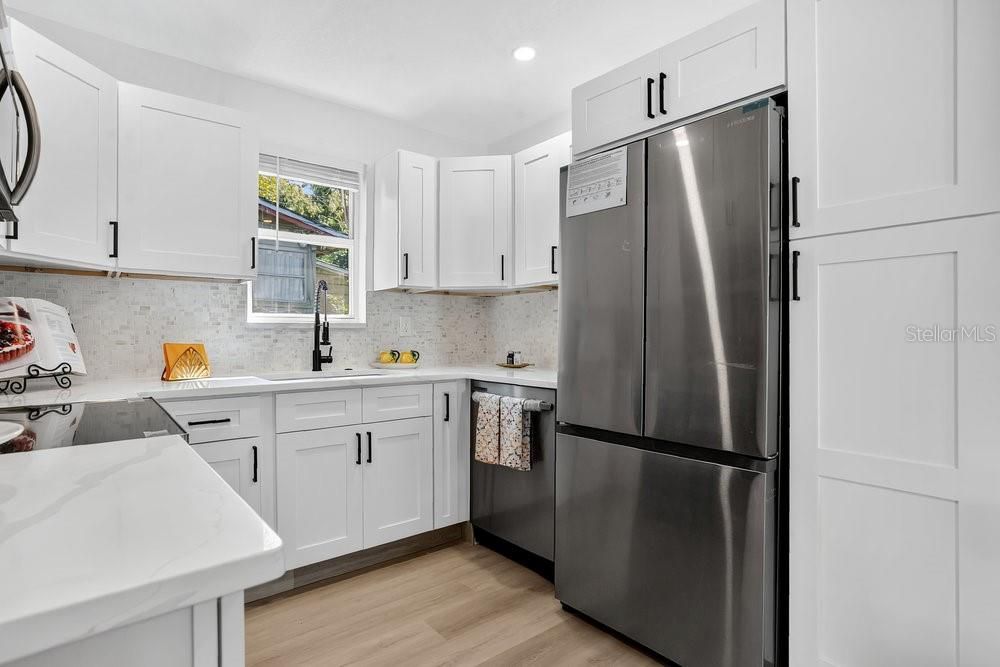 For Sale: $359,000 (2 beds, 1 baths, 908 Square Feet)