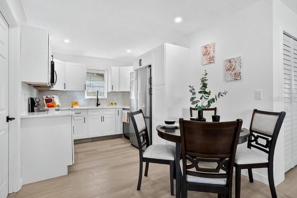 For Sale: $359,000 (2 beds, 1 baths, 908 Square Feet)