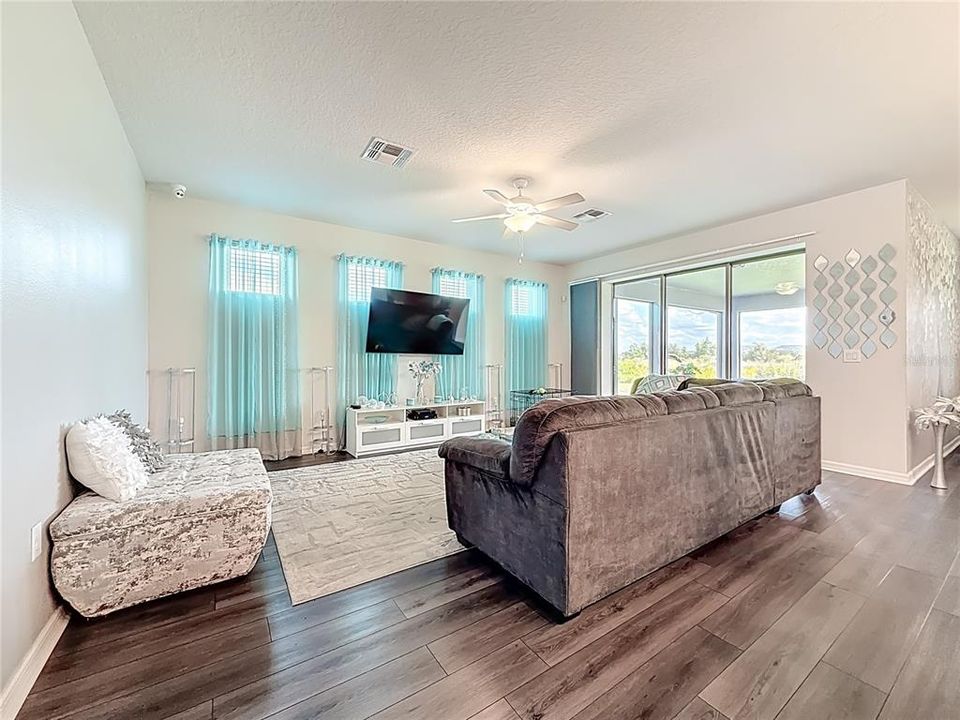 For Sale: $639,900 (4 beds, 3 baths, 2892 Square Feet)