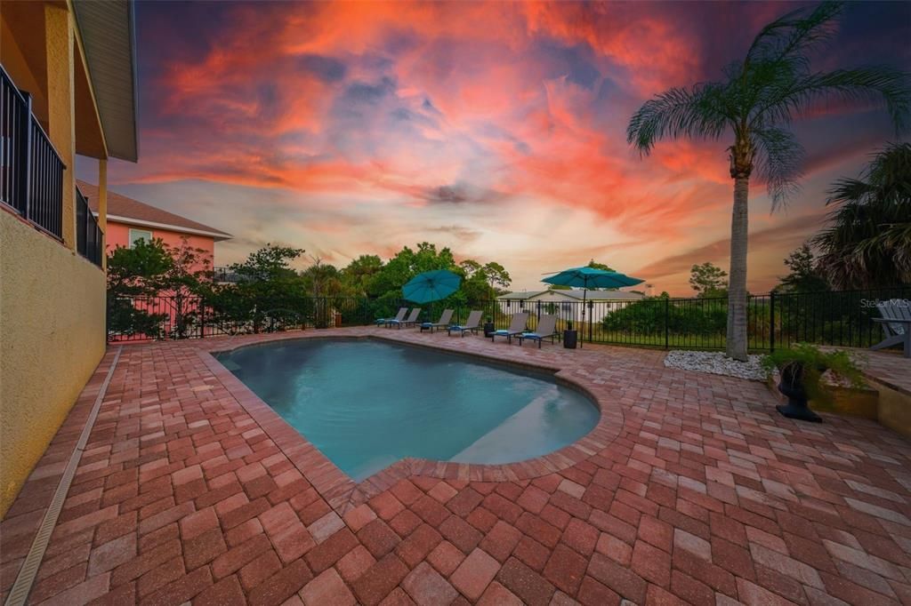 En Venta: $1,150,000 (4 camas, 4 baños, 4200 Pies cuadrados)