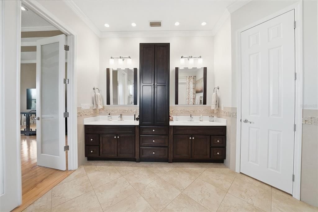 En Venta: $1,150,000 (4 camas, 4 baños, 4200 Pies cuadrados)