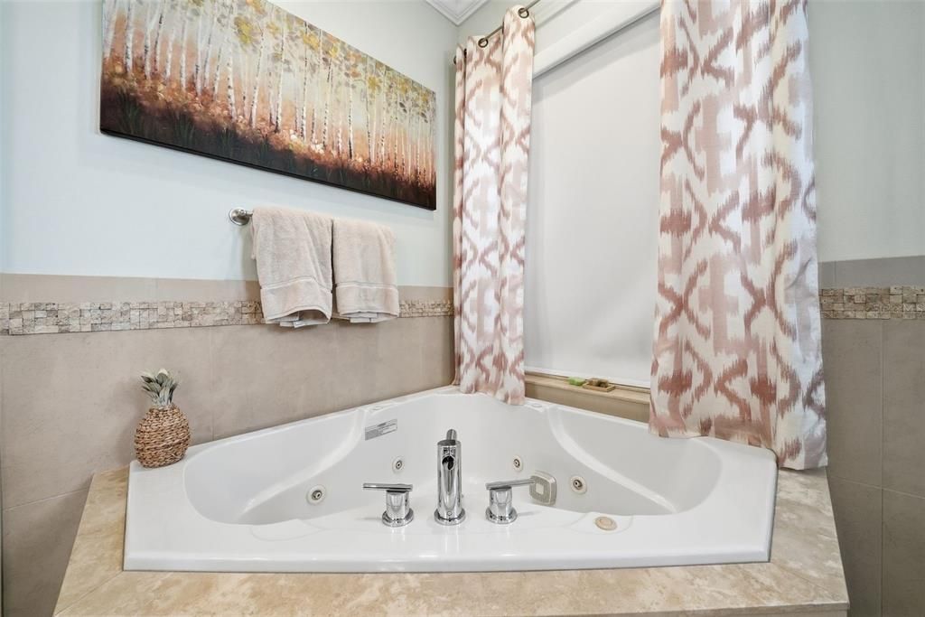 En Venta: $1,150,000 (4 camas, 4 baños, 4200 Pies cuadrados)