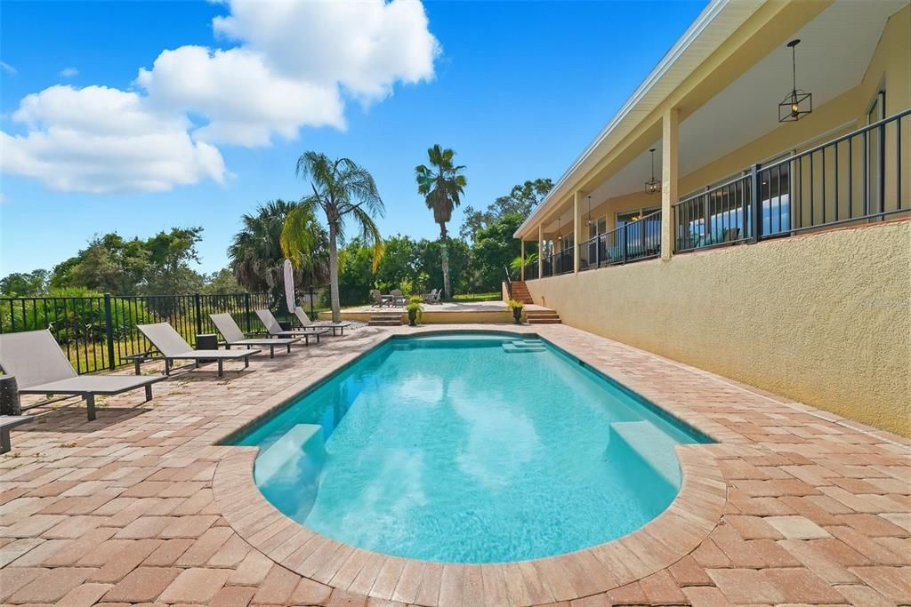 En Venta: $1,150,000 (4 camas, 4 baños, 4200 Pies cuadrados)