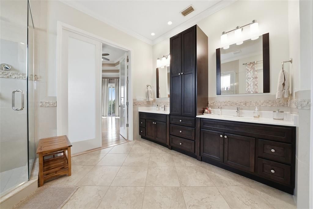 En Venta: $1,150,000 (4 camas, 4 baños, 4200 Pies cuadrados)