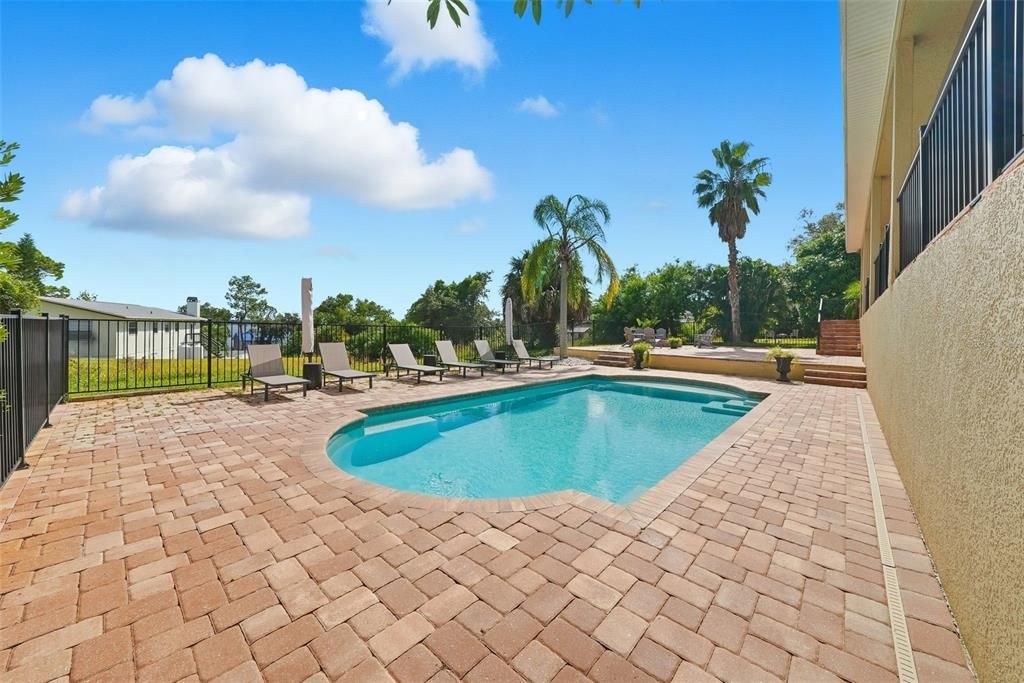 En Venta: $1,150,000 (4 camas, 4 baños, 4200 Pies cuadrados)