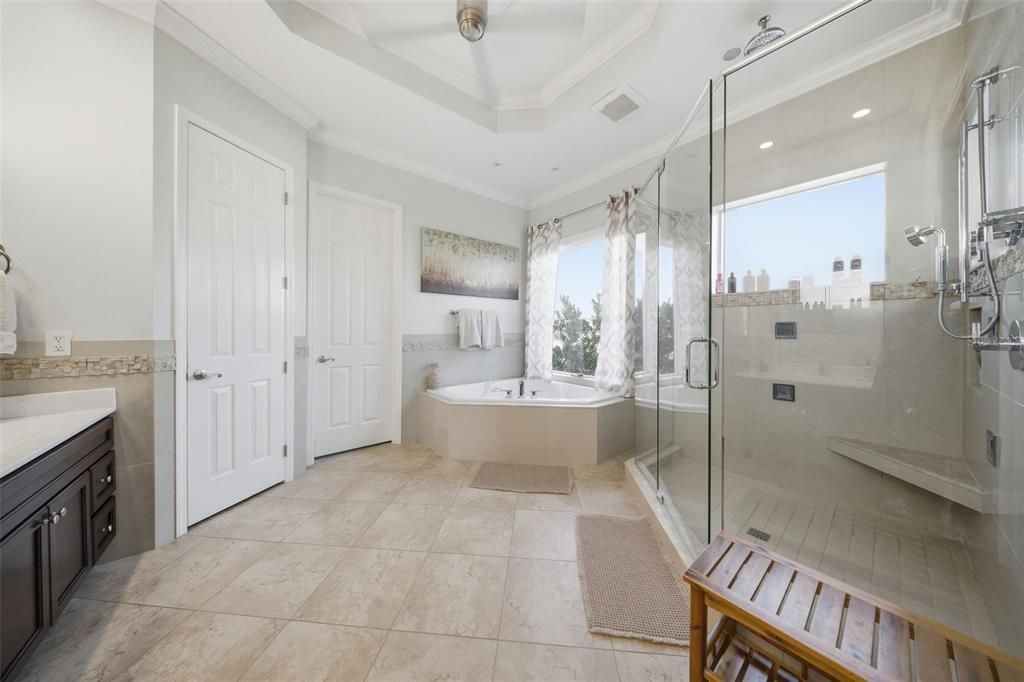 En Venta: $1,150,000 (4 camas, 4 baños, 4200 Pies cuadrados)